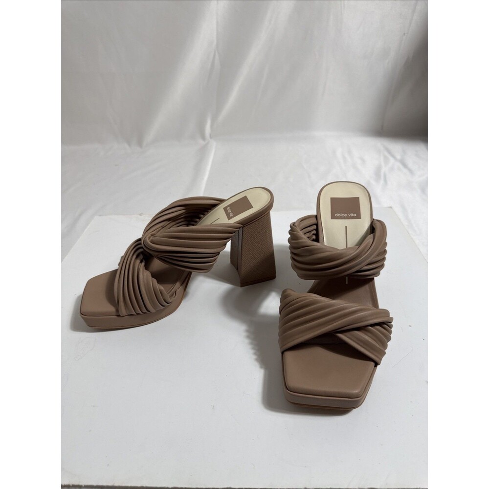 Dolce Vita Sandals Womens 7 Shoes Beige 4” Block Heels Slip On New Rubber Sole